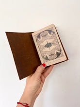 Cargar imagen en el visor de la galería, Traveler’s notebook hecho a mano